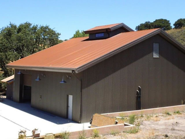 Steel workshop building